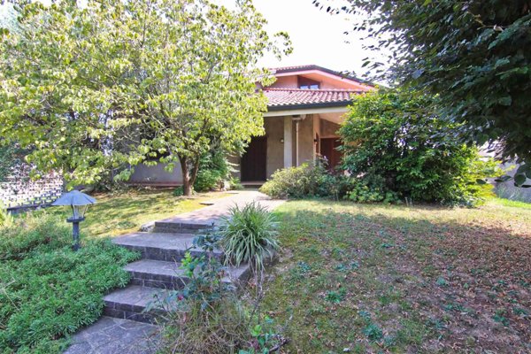 casa indipendente in vendita a Cogliate