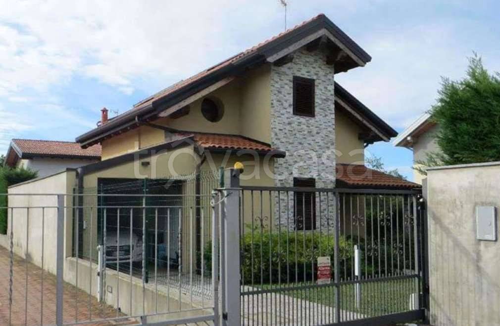 casa indipendente in vendita a Cogliate