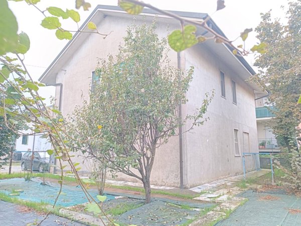 casa indipendente in vendita a Cogliate