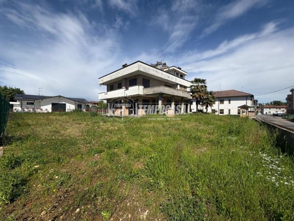 appartamento in vendita a Cogliate