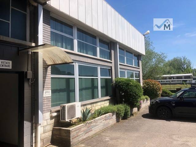 capannone in vendita a Cogliate