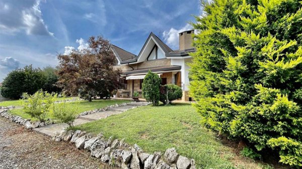 casa indipendente in vendita a Cogliate