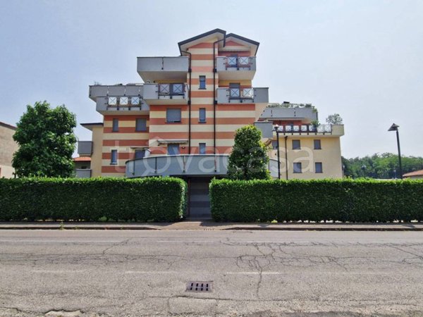 negozio in vendita a Cogliate