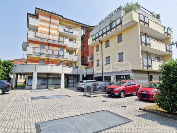 negozio in vendita a Cogliate