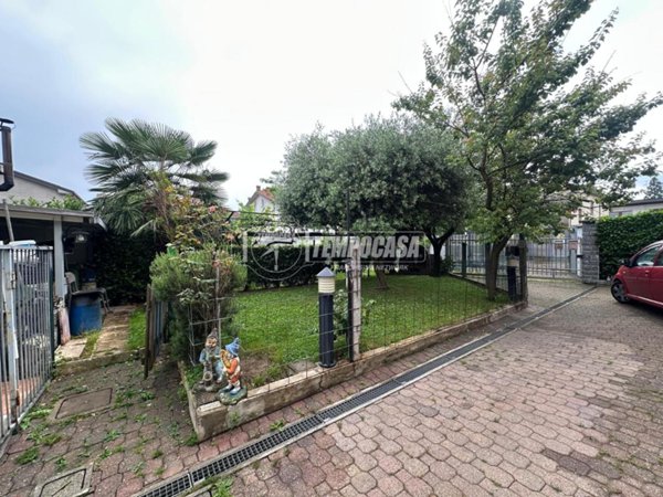 casa indipendente in vendita a Cogliate