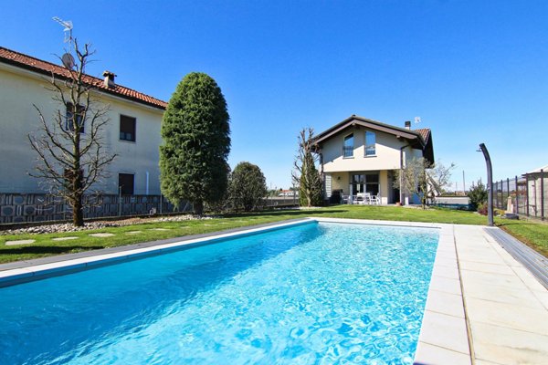casa indipendente in vendita a Cogliate