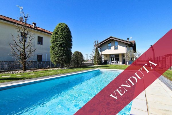 casa indipendente in vendita a Cogliate