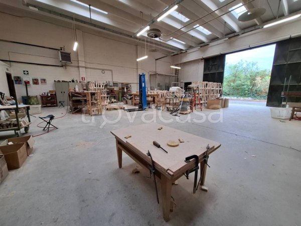 locale commerciale in vendita a Cogliate