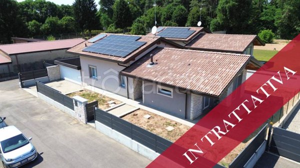 casa indipendente in vendita a Cogliate