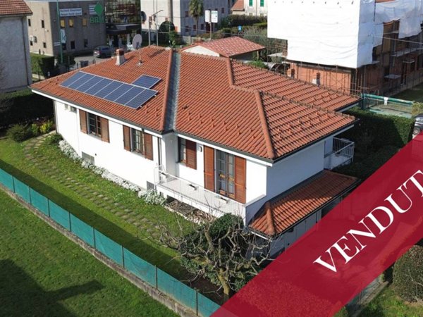 casa indipendente in vendita a Cogliate