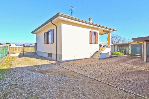 casa indipendente in vendita a Cogliate