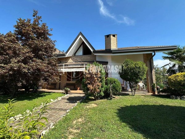 casa indipendente in vendita a Cogliate