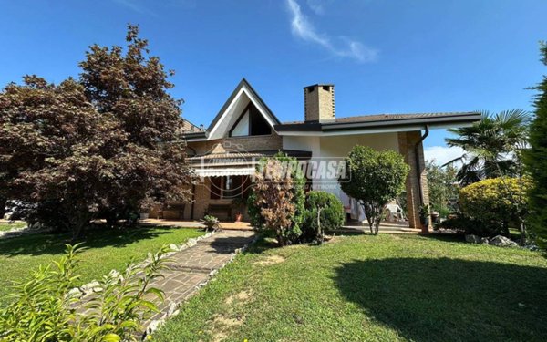 casa indipendente in vendita a Cogliate