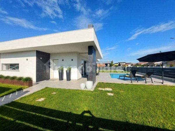 casa indipendente in vendita a Cogliate