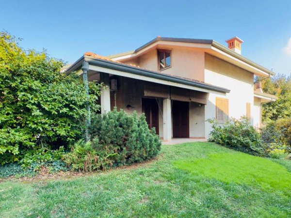 casa indipendente in vendita a Cogliate