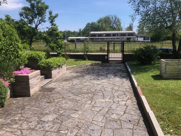 capannone in vendita a Cogliate