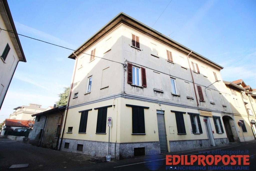 negozio in vendita a Cogliate