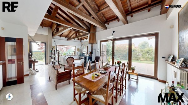 casa indipendente in vendita a Cogliate