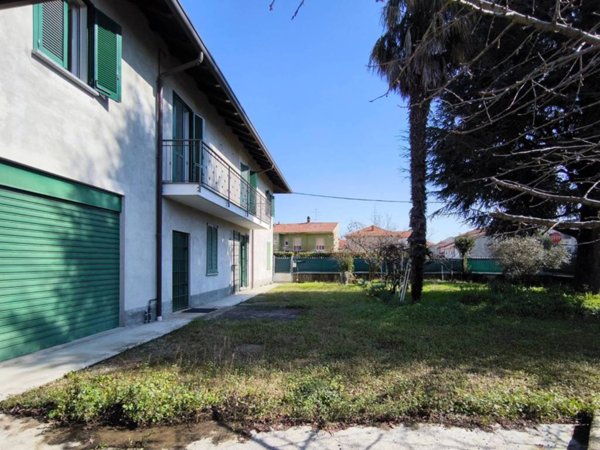 casa indipendente in vendita a Cogliate