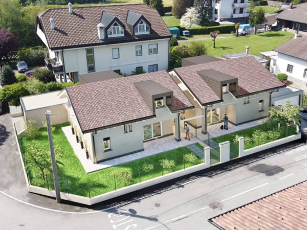 casa indipendente in vendita a Cogliate