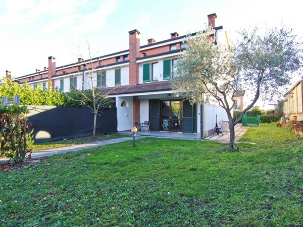 casa indipendente in vendita a Cogliate