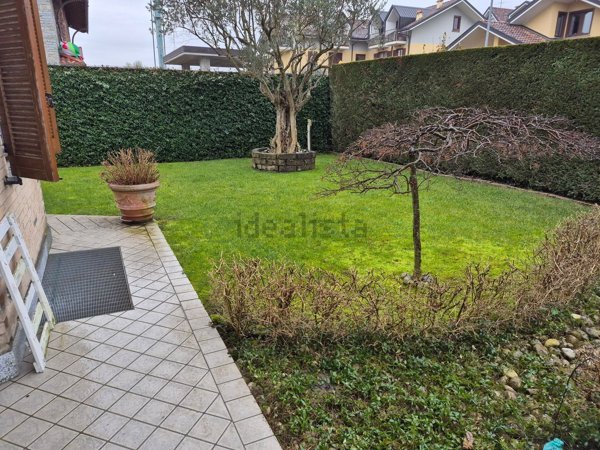 casa indipendente in vendita a Cogliate