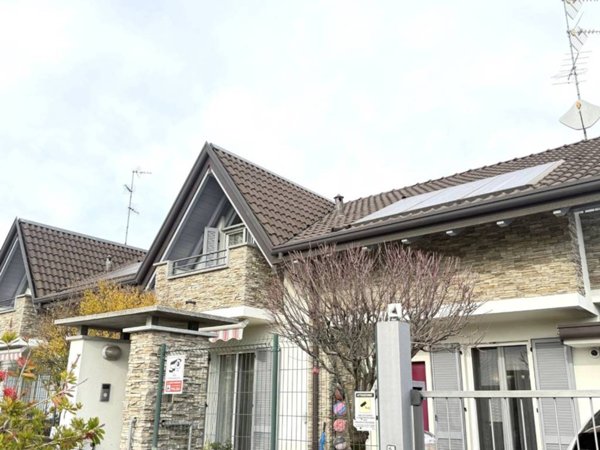 casa indipendente in vendita a Cogliate