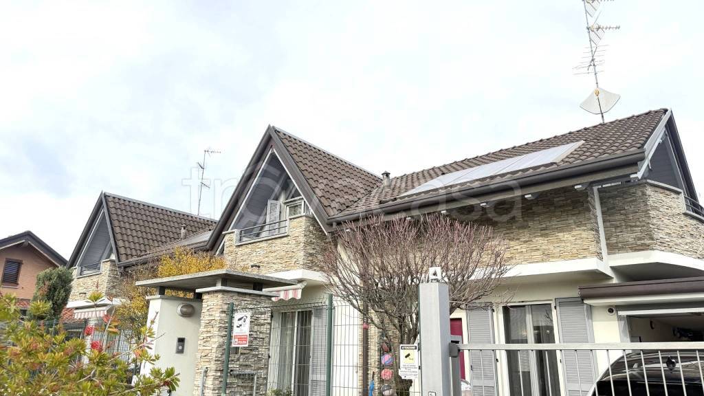 casa indipendente in vendita a Cogliate