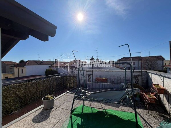 casa indipendente in vendita a Cogliate in zona Cascina Nuova