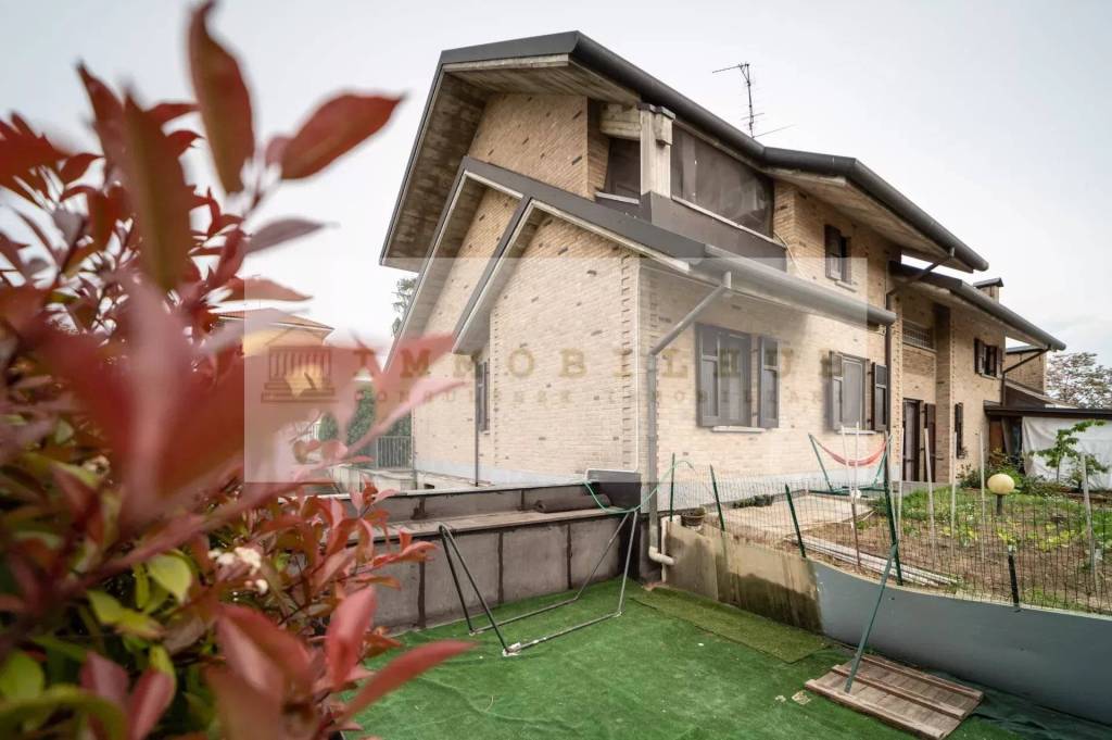 casa indipendente in vendita a Cogliate