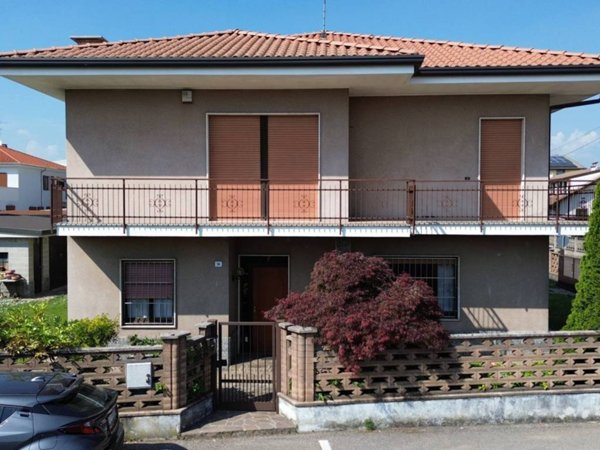 casa indipendente in vendita a Cogliate
