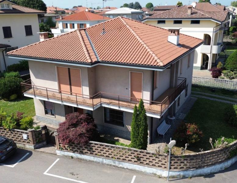 casa indipendente in vendita a Cogliate