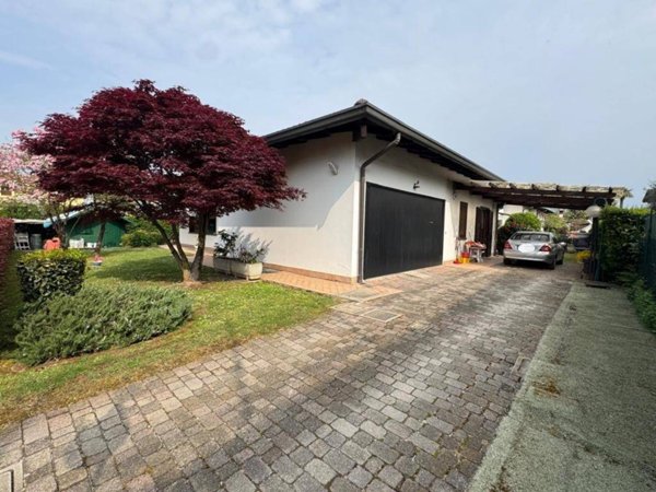 casa indipendente in vendita a Cogliate in zona Cascina Nuova