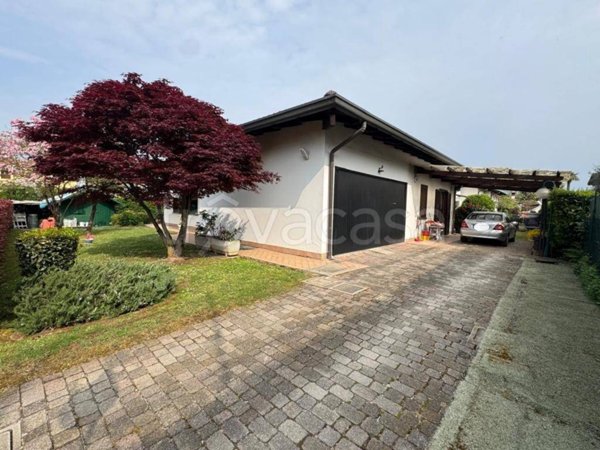 casa indipendente in vendita a Cogliate in zona Cascina Nuova