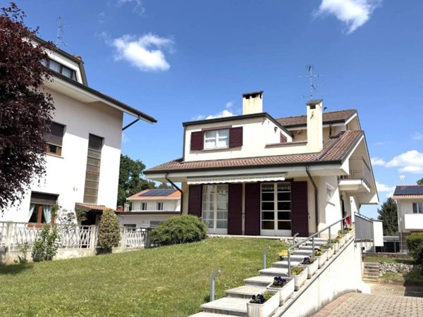 casa indipendente in vendita a Cogliate