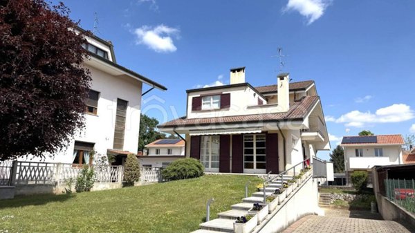 casa indipendente in vendita a Cogliate