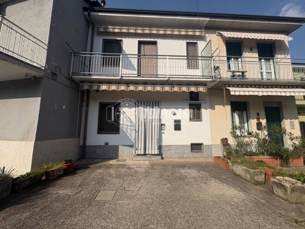 casa indipendente in vendita a Cogliate