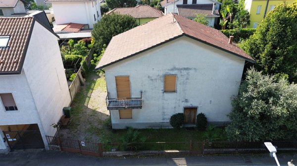 casa indipendente in vendita a Cogliate