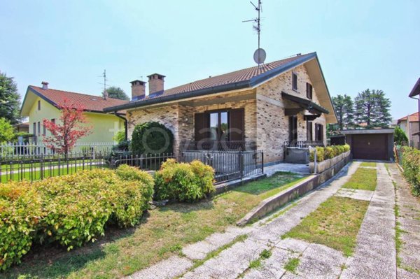 casa indipendente in vendita a Cogliate