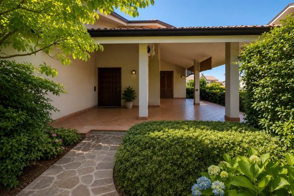 casa indipendente in vendita a Cogliate
