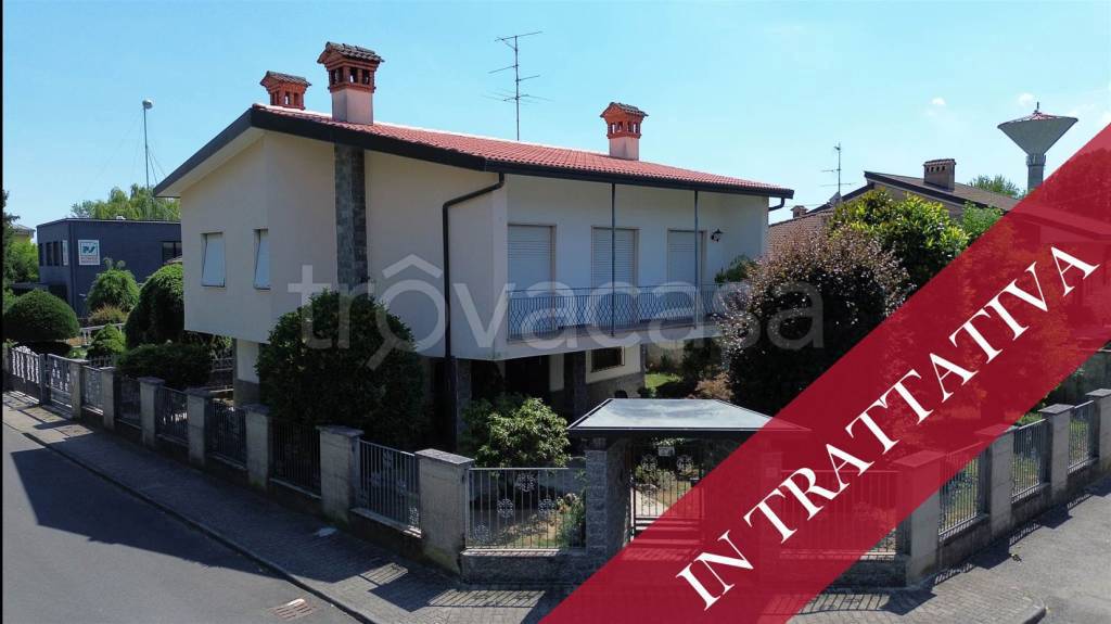 casa indipendente in vendita a Cogliate