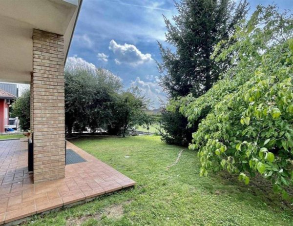 casa indipendente in vendita a Cogliate in zona Cascina Nuova