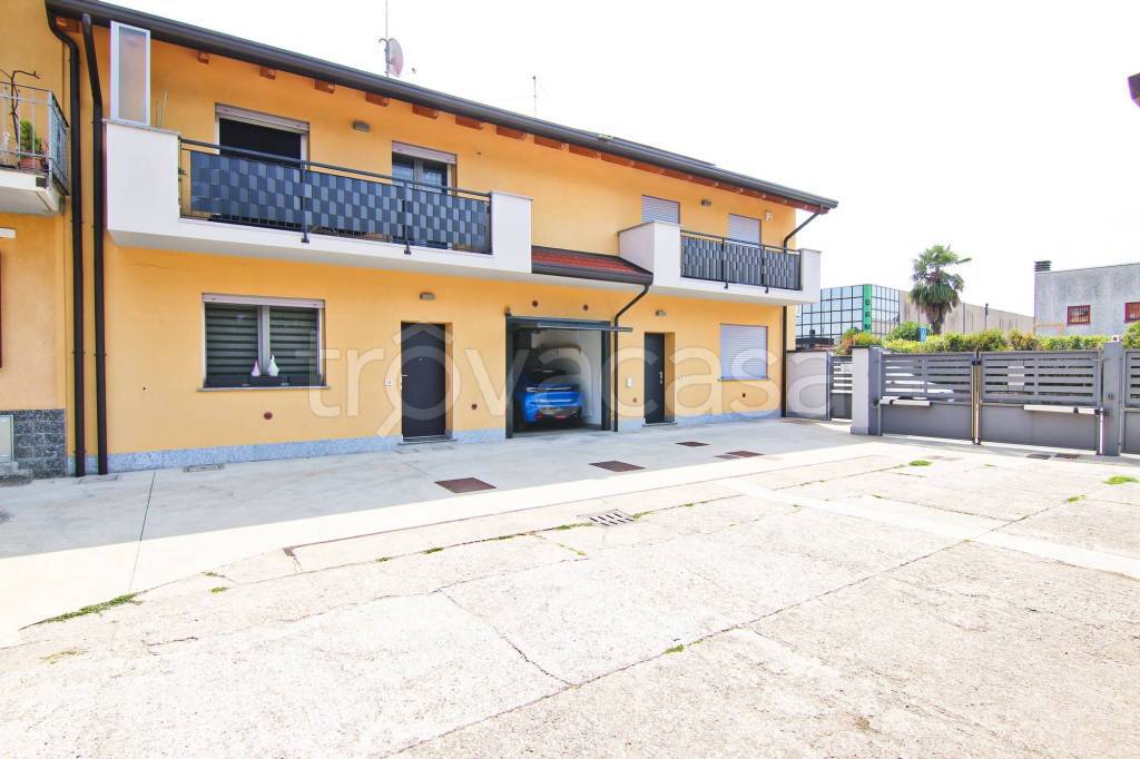 casa indipendente in vendita a Cogliate