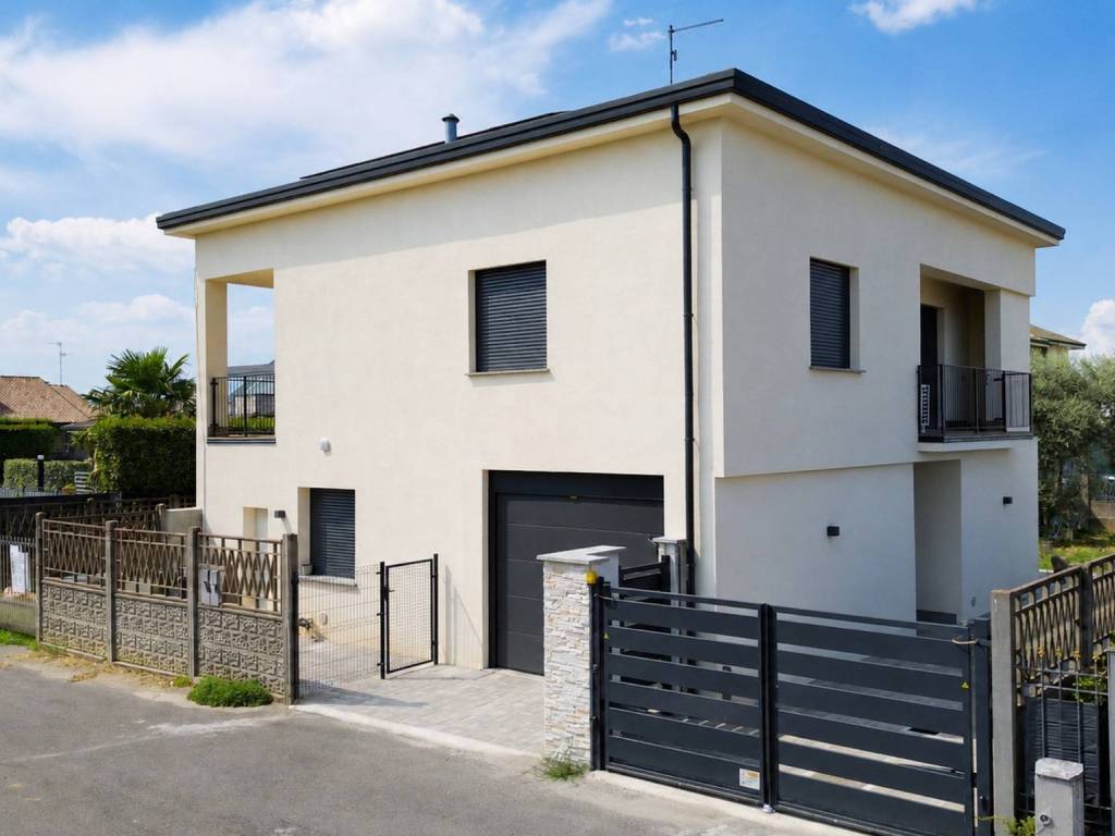 casa indipendente in vendita a Cogliate
