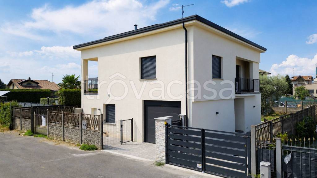 casa indipendente in vendita a Cogliate