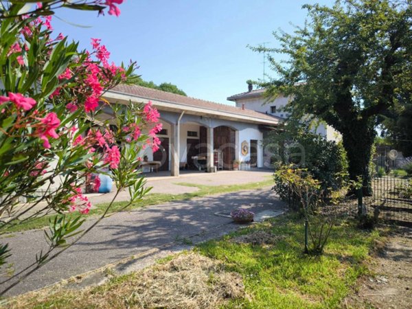 casa indipendente in vendita a Cogliate