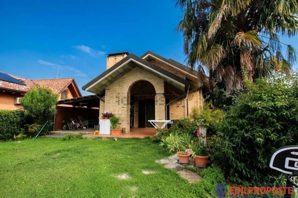 casa indipendente in vendita a Cogliate