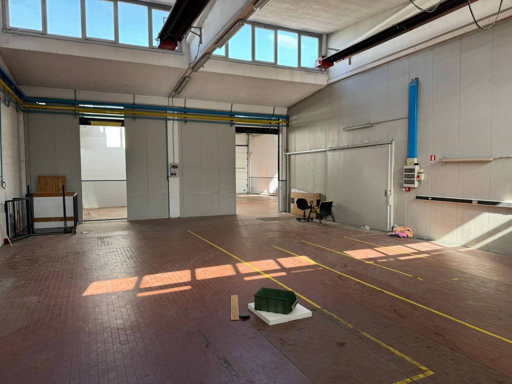 locale commerciale in vendita a Concorezzo