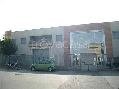 locale commerciale in vendita a Concorezzo