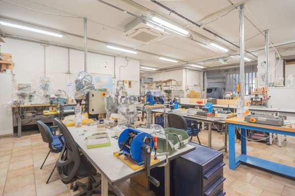 locale di sgombero in vendita a Concorezzo